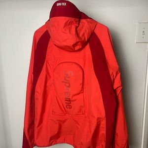 Supreme X Goretex Paclite.